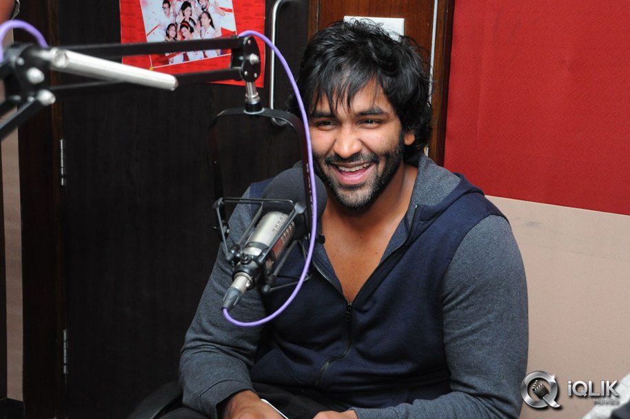 Manchu-Vishnu-at-Red-FM